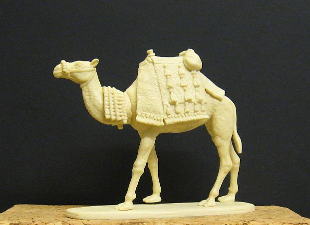 Ump301_ Gehendes_Dromedar_mit_Reitsattel.jpg